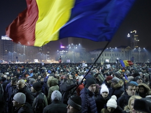 U Rumunjskoj novi masovni prosvjed protiv korupcije: "Prestanite krasti"