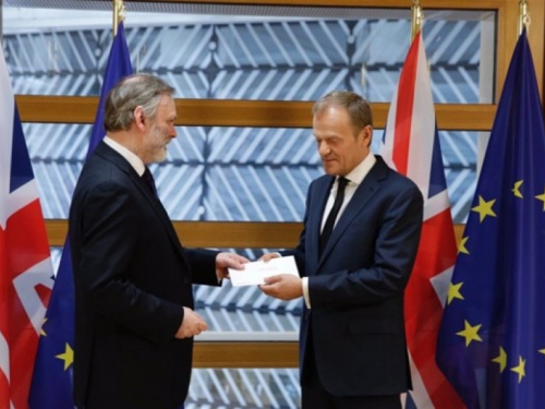 Službeno pokrenut Brexit: Tusk primio pismo kojim je aktiviran članak 50!