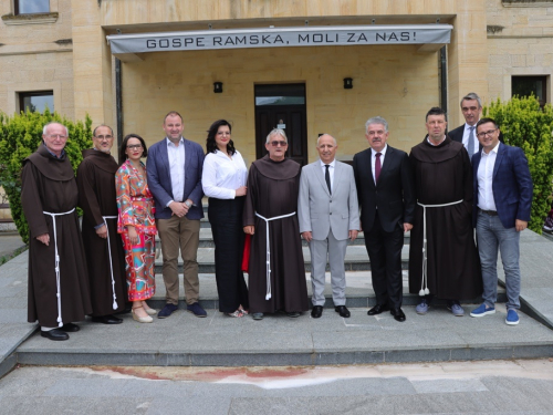 FOTO: Na Šćitu održana 5. kulturno-vjerska baština Hrvata BiH pod geslom ''Vratimo nadu zavičaju''
