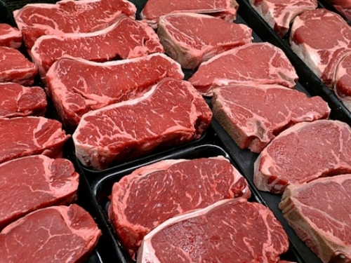 Proizvođači mesa na rubu propasti: ''Zabranite uvoz, makar dok se naše ne proda''