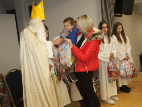 ​FOTO: Sv. Nikola razveselio mališane u Rumbocima