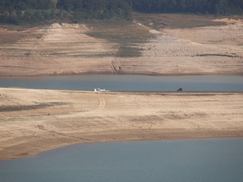 FOTO: Jedrilica "pala" na Ramsko jezero