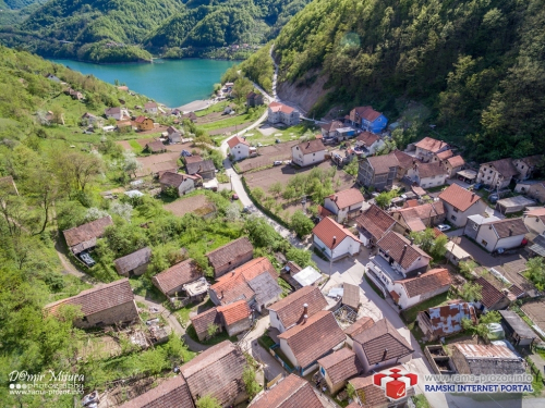 Ustirama - svečano otkrivanje spomenika poginulim i nestalim braniteljima