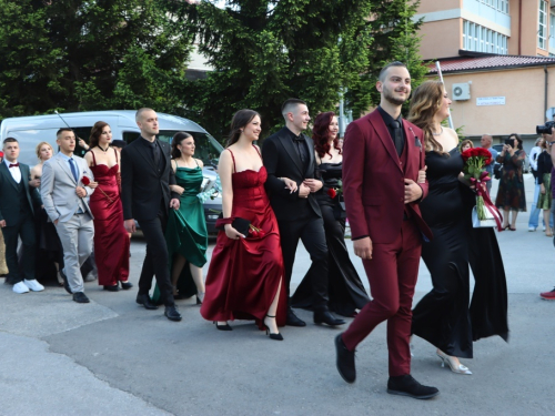 FOTO/VIDEO: Matura 2024. - Defile mladosti na ulicama Prozora