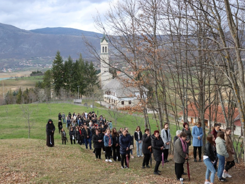 FOTO: Put križa kroz fratarski gaj na Šćitu