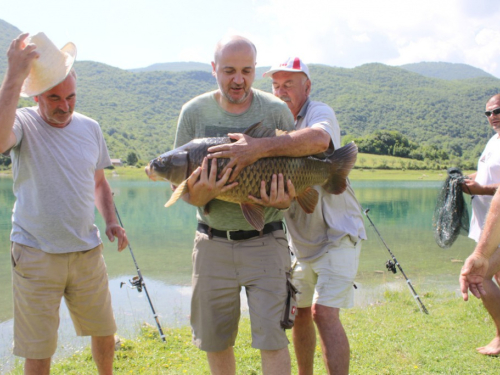 FOTO/VIDEO: U Ramskom jezeru uhvaćen šaran kapitalac od 28,4 kg