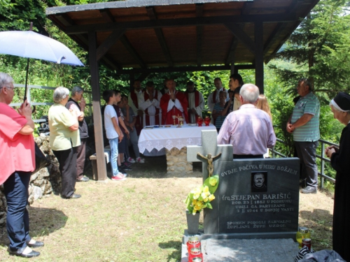 FOTO: Jubilarno 20. hodočašće na grob svećenika mučenika fra Stjepana Barišića