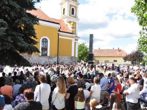 FOTO/VIDEO: Mlada misa vlč. Tomislava Varele