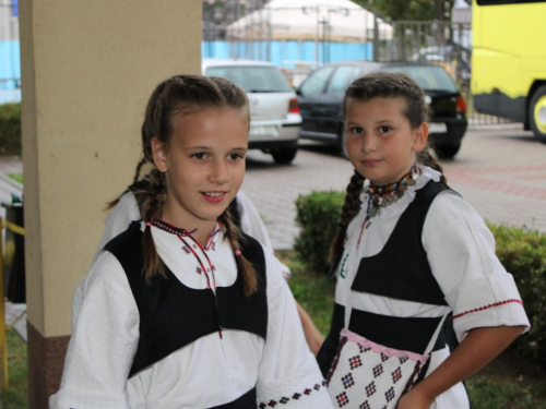 FOTO: U Prozoru održana večer folklora