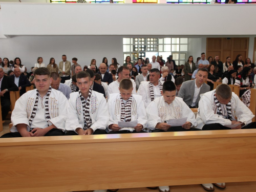 FOTO: Krizma u župi Rumboci