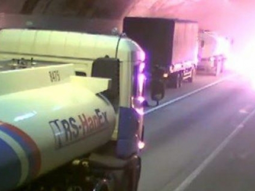 Južna Koreja: Kamion eksplodirao u tunelu, 11 vozila u plamenu