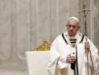 Papa Franjo pozvao ljude da se pridržavaju pravila dok se ublažavaju mjere