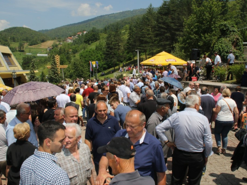 FOTO: Na Uzdolu svečano proslavljen sv. Ivo i 160. obljetnica župe