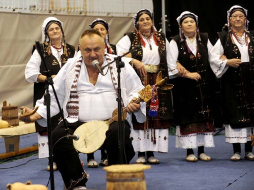 FOTO: Ramci na ''Običajima starog zavičaja'' okupili folkloraše iz tri države