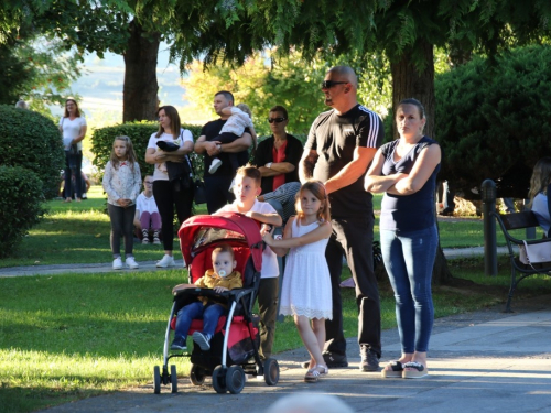 FOTO: Započela trodnevnica u župi Rama-Šćit, prvašići darovani prigodnim darovima