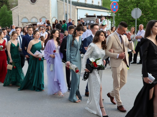 FOTO/VIDEO: Matura 2022. - Defile mladosti na ulicama Prozora