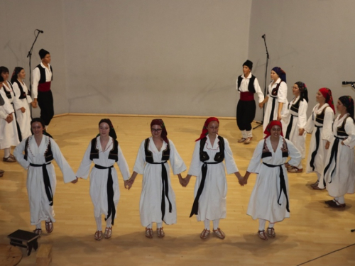 FOTO/VIDEO: 2. večer folklora u Prozoru - ''Običaje svoje zaboravit neću''