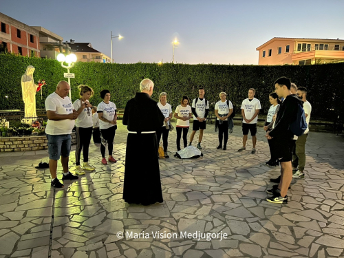 FOTO: Hodočasnici iz Međugorja krenuli pješice u Ramu