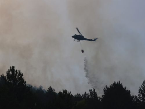 Požar u Rami i dalje gori: Helikopter OS BiH na terenu, iščekuje se pomoć kanadera iz Hrvatske
