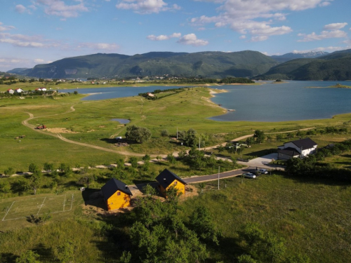 FOTO/VIDEO: Vikendice obitelji Bešker - idealno mjesto za odmor uz Ramsko jezero