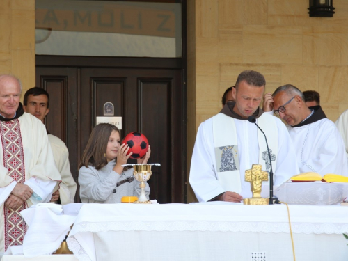 FOTO: Drugi dan trodnevnice na Šćitu - blagoslov prvašića i školskih torbi