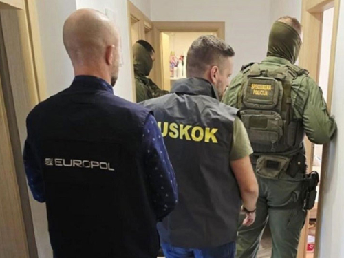 Kriminalna mreža: Migranti u BiH stizali avionom iz Istanbula, pa prevoženi do hrvatske granice