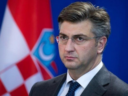 Plenković: 'Što se mene tiče, svaki tjedan u školama može započeti s intoniranjem hrvatske himne'