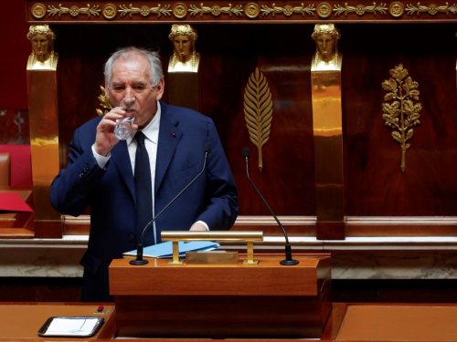 Pala francuska vlada. Macron sad ima tri opcije
