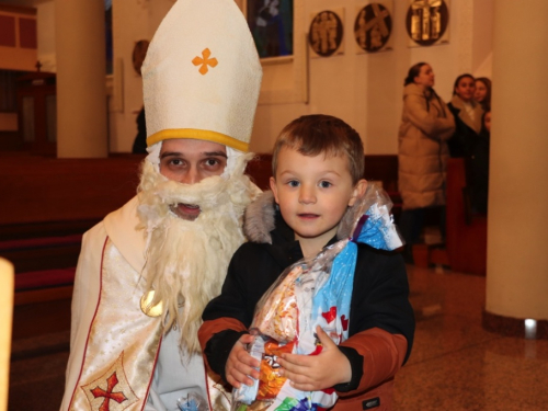 FOTO: Sv. Nikola posjetio župu Prozor