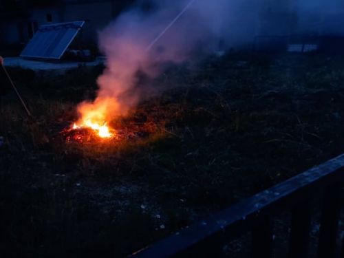 FOTO: Paljenjem svitnjaka Rama dočekuje sv. Ivu