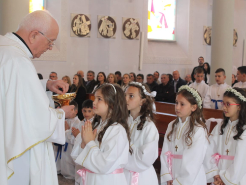 FOTO: Prva sveta pričest u župi Prozor