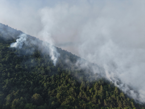 Požar u Rami i dalje gori: Helikopter OS BiH na terenu, iščekuje se pomoć kanadera iz Hrvatske