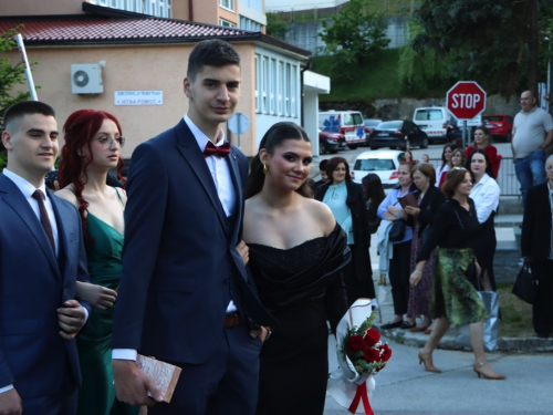 FOTO/VIDEO: Matura 2024. - Defile mladosti na ulicama Prozora
