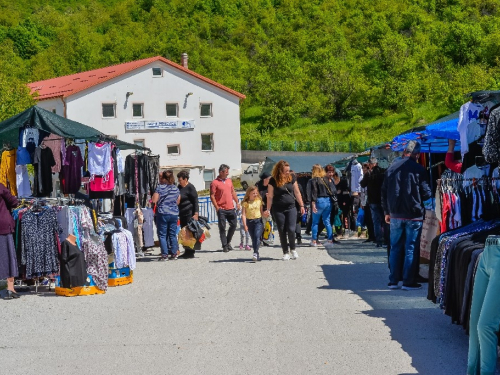 Duhovi ili Dovi u Prozoru