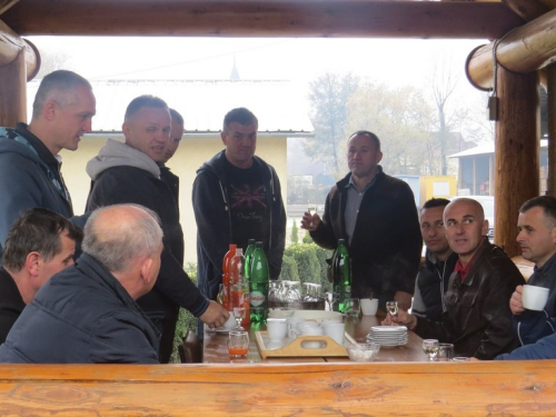 FOTO: Ramljaci na druženju kod Mladena Papka, iločkog vinara ramskih korijena