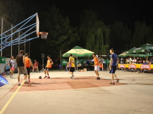 FOTO: Ekipa ''ALF Market'' osvojila Streetball za juniore