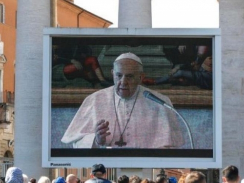 Nedjeljnu molitvu papa Franjo predvodio putem video prijenosa