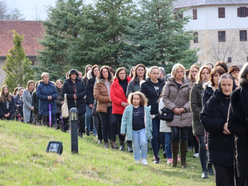 FOTO: Put križa kroz fratarski gaj na Šćitu