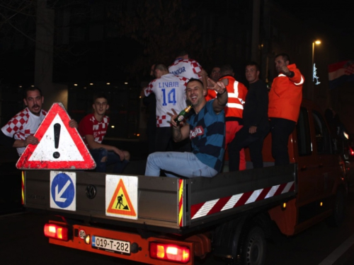 FOTO/VIDEO: Ludnica na ulicama Prozora! Pogledajte kako je proslavljena pobjeda Hrvatske