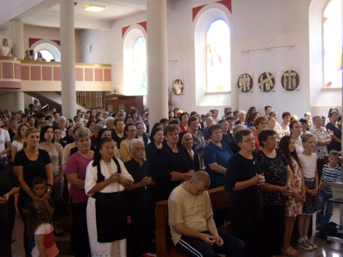 FOTO: Nutarnja proslava patrona župe Prozor