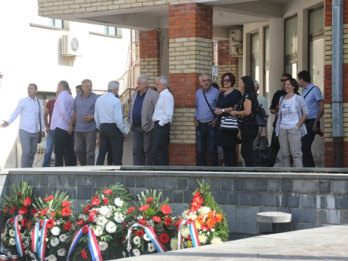 FOTO: Polaganjem vijenaca i svečanom sjednicom započelo obilježavanje Dana općine