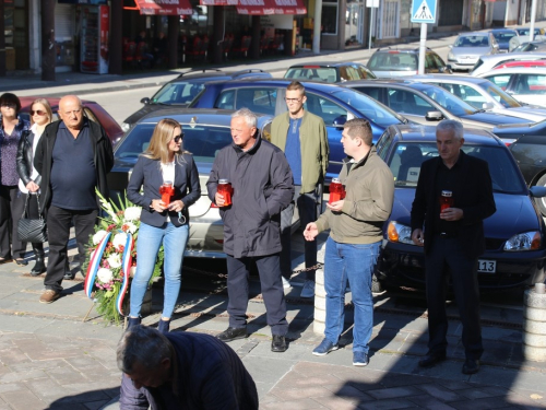 FOTO: Povodom Svih svetih u Prozoru zapaljene svijeće za poginule i preminule branitelje