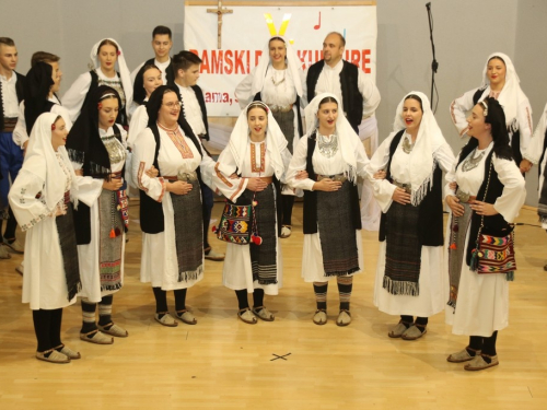 FOTO/VIDEO: Večer folklora u Prozoru