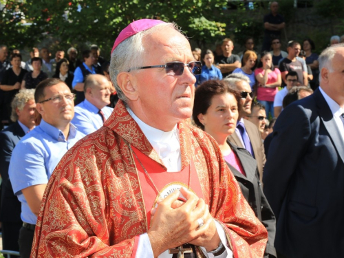 FOTO/VIDEO: Na Uzdolu obilježena 22. obljetnica stravičnog pokolja nad Hrvatima