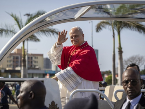 Papa Lav opet kometirao rat u Iranu