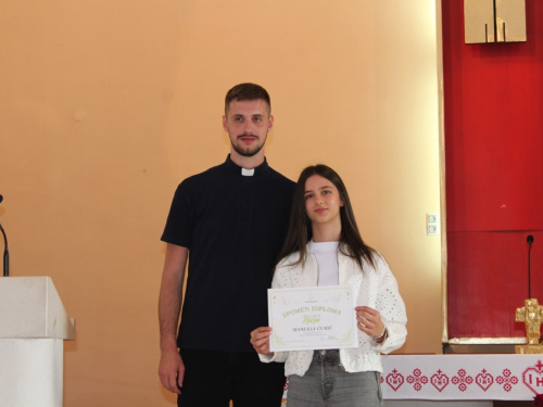 FOTO: U Prozoru održan 18. festival duhovne glazbe ''Djeca pjevaju Isusu''