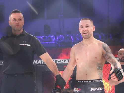 FOTO/VIDEO: Ivan Sičaja – treća profesionalna MMA pobjeda