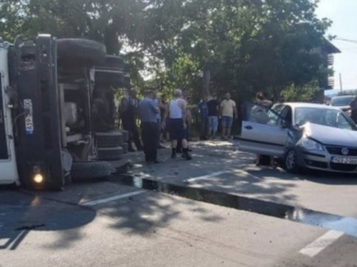 Vozač kamiona za volanom umro od srčanog udara i sletio s ceste