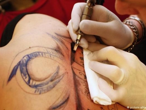 Tetovaže i rak: Postoji li razlog za brigu?