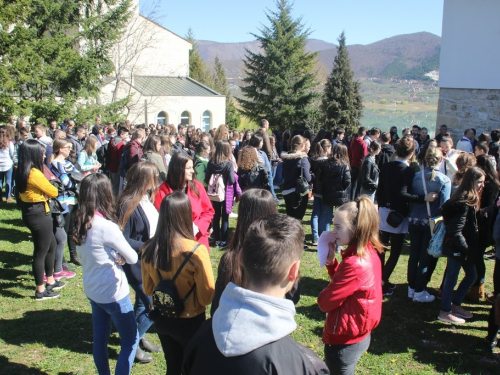 FOTO/VIDEO: Nadbiskupijski križni put mladih na Šćitu